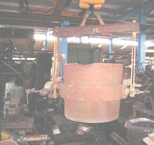 Casting ladle, ± 2 t, COLLIN,  850 mm x 105 0mm, with oil bath gearbox